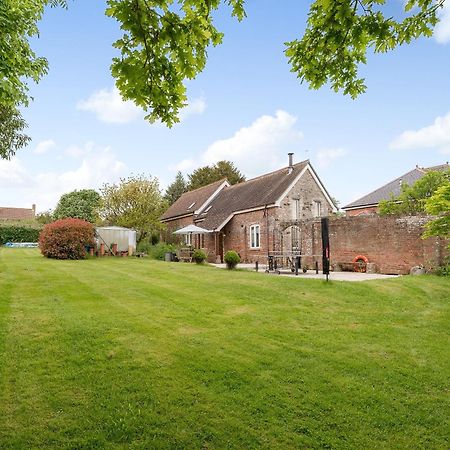 Coach House Villa Wareham Bagian luar foto